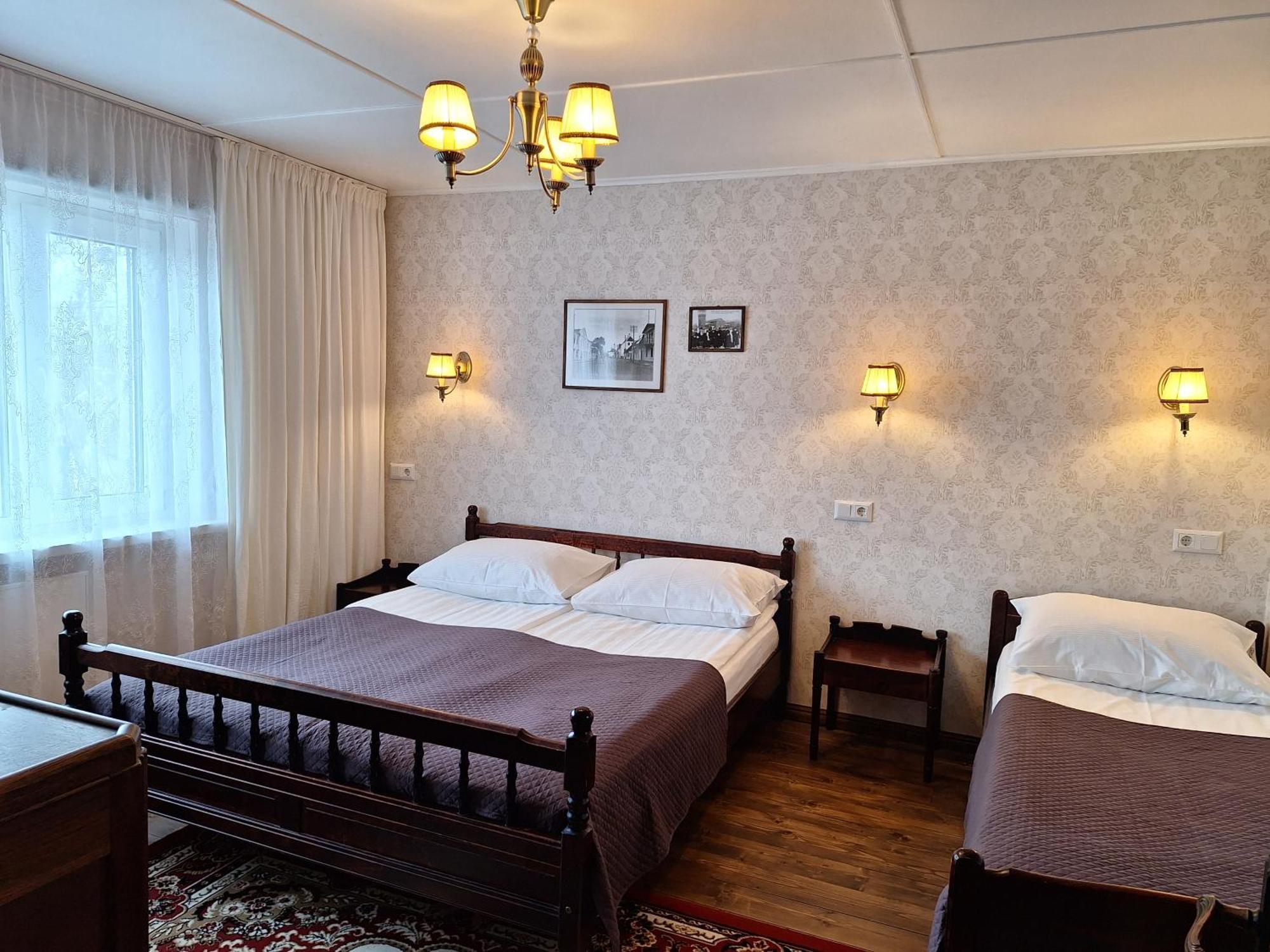 Kraavi Guest Hostel Kuressaare Esterno foto