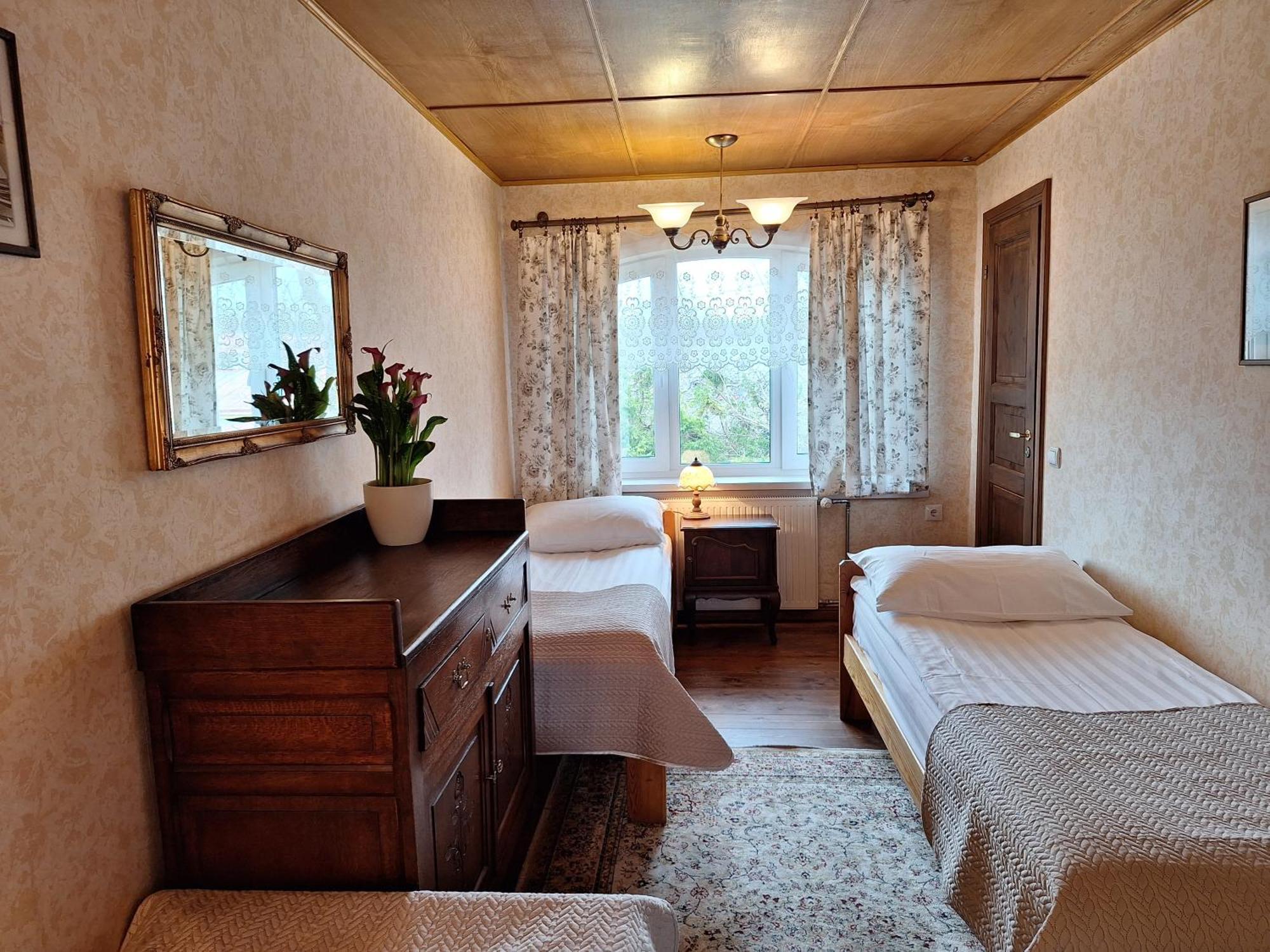 Kraavi Guest Hostel Kuressaare Esterno foto