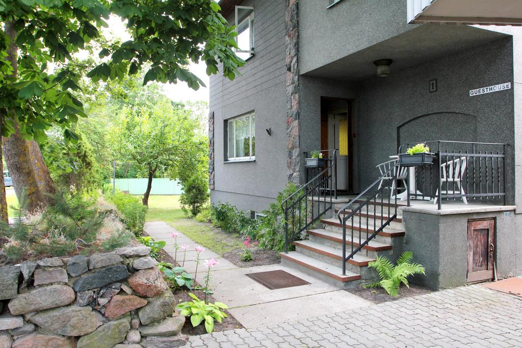 Kraavi Guest Hostel Kuressaare Esterno foto