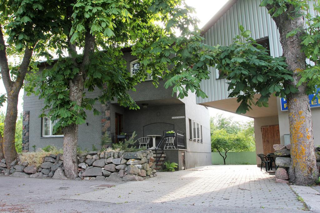Kraavi Guest Hostel Kuressaare Esterno foto