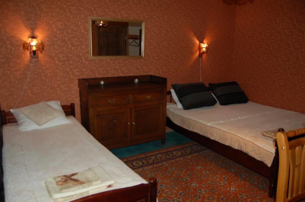 Kraavi Guest Hostel Kuressaare Esterno foto